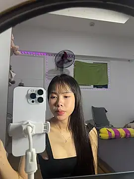Lov3lily live cam on StripChat
