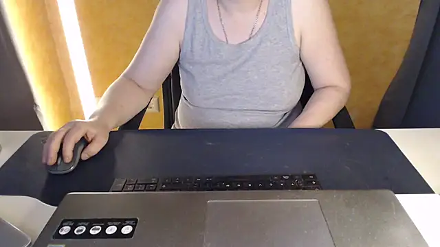 SweetPhoenix76 webcam