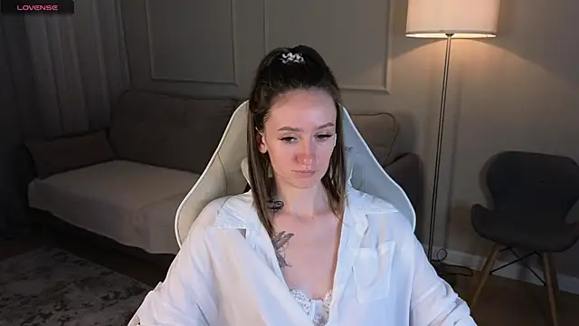 cutienaughtygirl live cam on StripChat