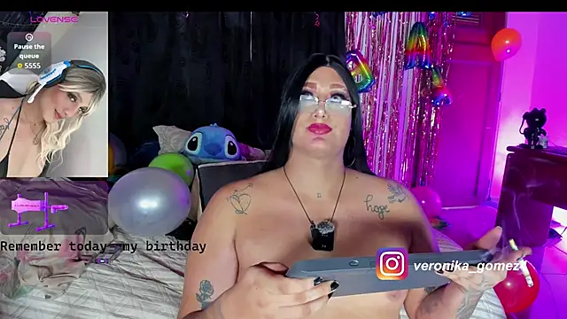 Sweetveronik_44 webcam