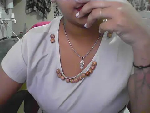 LovingPihu webcam