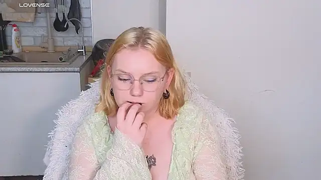 soft_focus live cam on StripChat