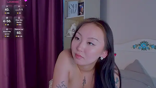 MicaelaCubr live cam on StripChat