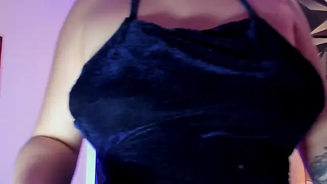 megan_whitee__ live cam on StripChat
