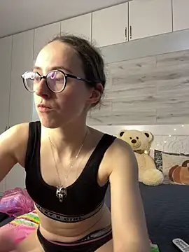 MartiniiSelenna live cam on StripChat