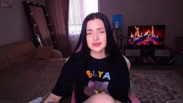 yoursLina live cam on StripChat