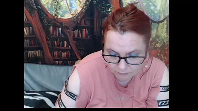 PlayfullMature webcam