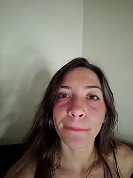 loveuu-bae live cam on StripChat