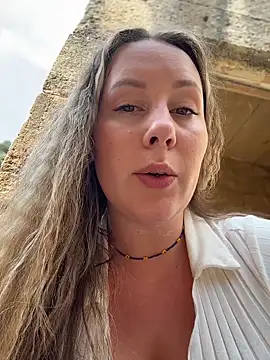 Mona_Plus live sex cam