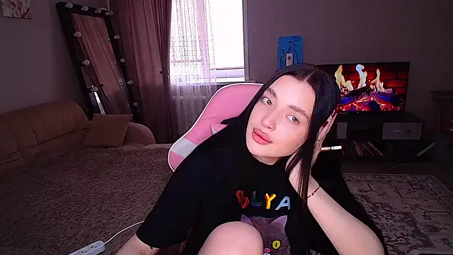 yoursLina live cam on StripChat