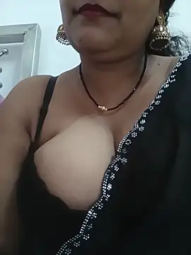 Nyra-23 live cam on StripChat