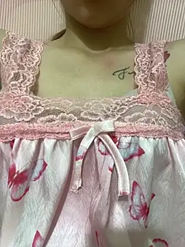 Vi_sexyy live cam on StripChat