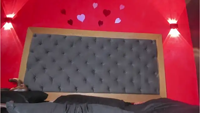 YayaHilton live cam on StripChat
