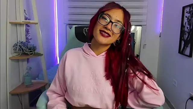 Sara_Red_X live cam on StripChat