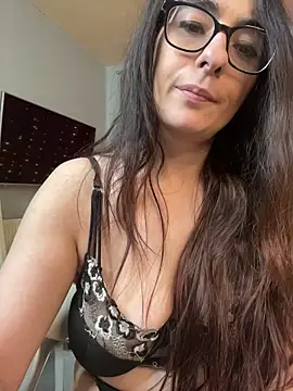 Curvy_bigtitts live cam on StripChat