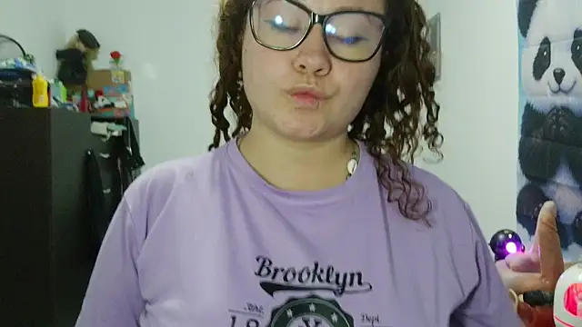 curly_greeneyed