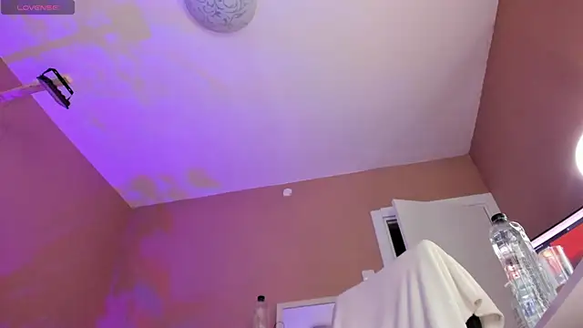 KaylaLaine webcam