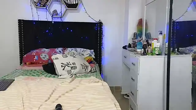 charlotte_077 live cam on StripChat