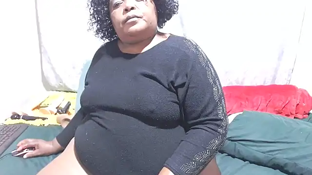 MatureBootyBabe4Uxx live cam on StripChat