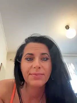 Hotmomcheckk_ webcam