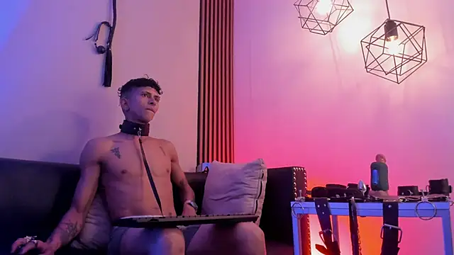 Maximoking26 live cam on StripChat
