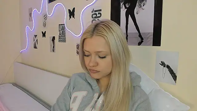 MidnightPoise live cam on StripChat