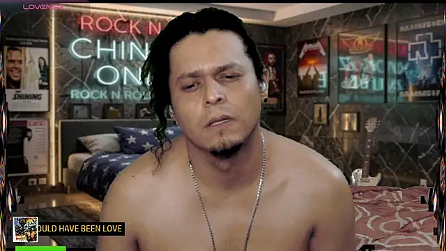 chino_roz live cam on StripChat