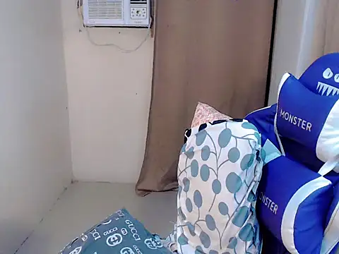 Ur_Goddes_Barbie live cam on StripChat