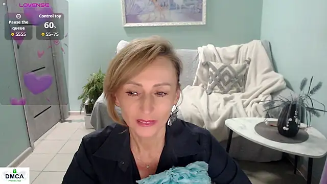 HornyMilf_777 webcam