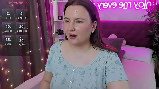 FeralPeach webcam