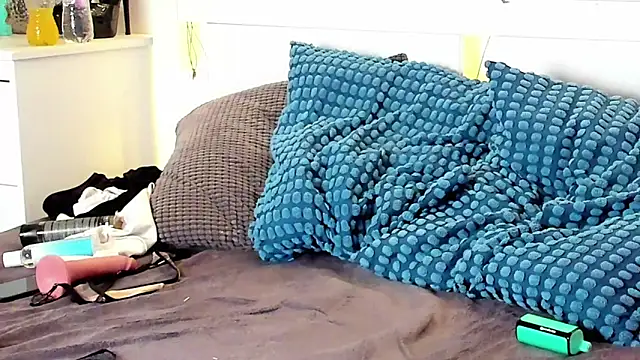 MonaLuxxx webcam