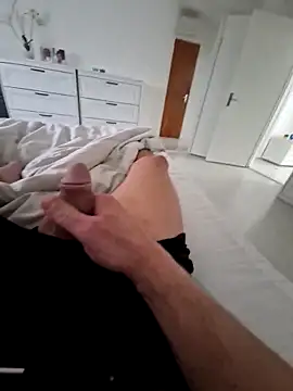 Tommyzzzzzz live cam on StripChat