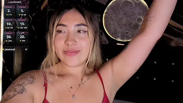 ManuelaVeeleez live cam on StripChat