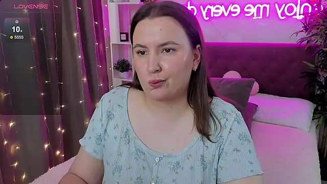 FeralPeach webcam