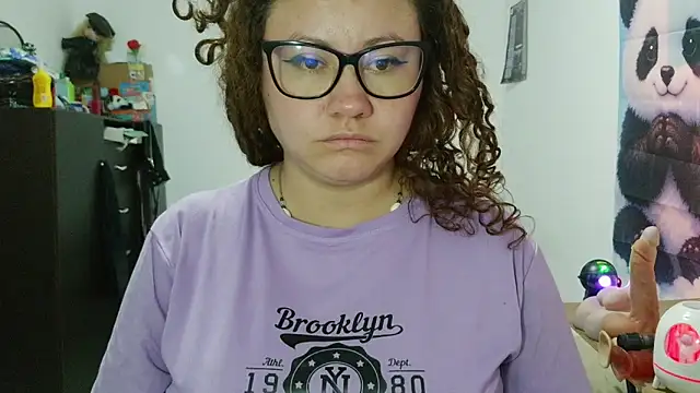 curly_greeneyed