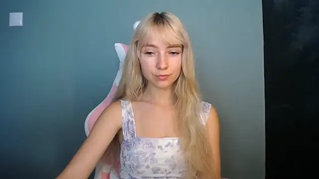 LuciaYoung webcam