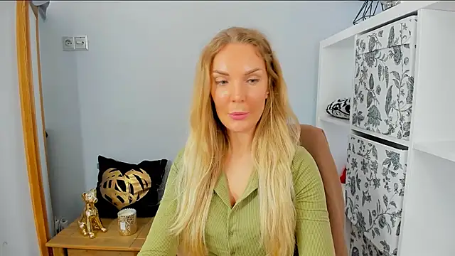 AulloraHoney webcam