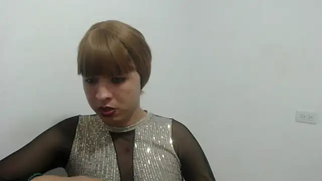 estefania224 live cam on StripChat