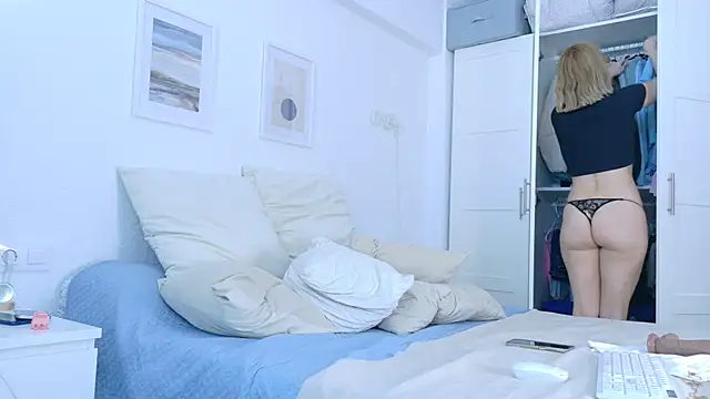MissFrenchy webcam