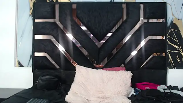 lunaember_cs live cam on StripChat