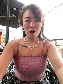 Molly-xiao live cam on StripChat