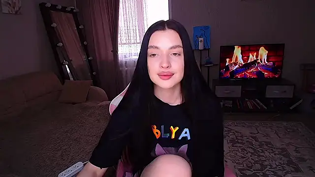 yoursLina live cam on StripChat