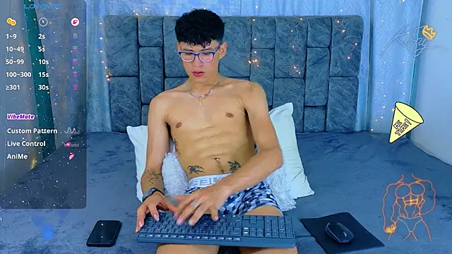 NicolasTorrez live cam on StripChat