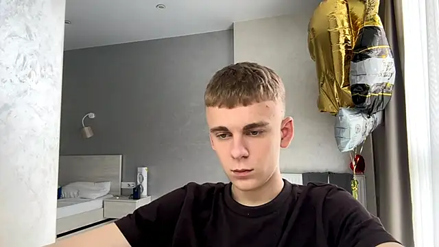 SoloFury live cam on StripChat