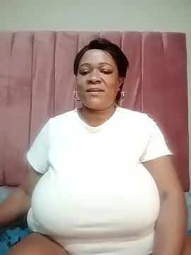 BUSTYQUEEN56_