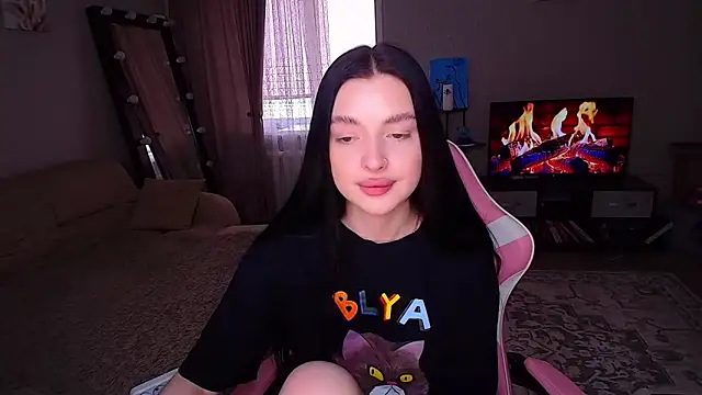 yoursLina live cam on StripChat