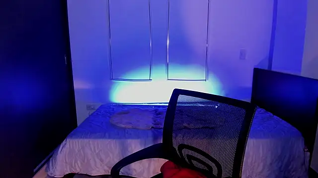 MeganWhite3 live cam on StripChat