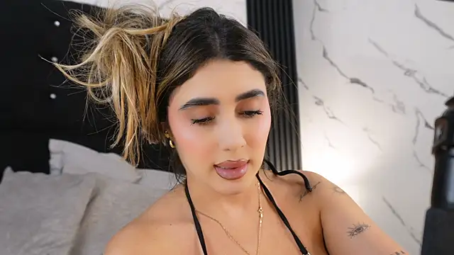 Annyy_Rosse webcam