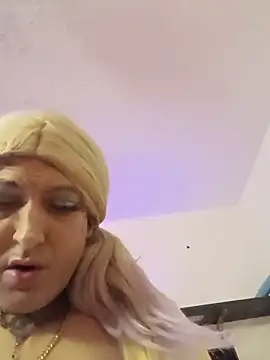 sissytrapdolly24 live cam on StripChat