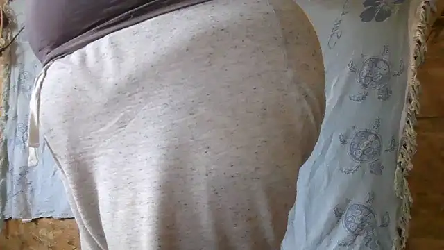 ExquisiteMature live cam on StripChat